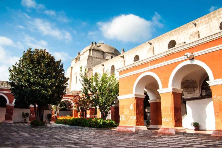 kuoda-blog-arequipa-vs-iquitos-santa-catalina-monastery