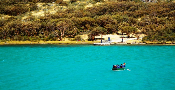 llanganuco-lagoon-huaraz