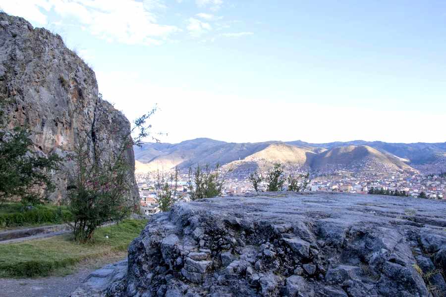 Mesa-Redonda-and-Inca-Altar