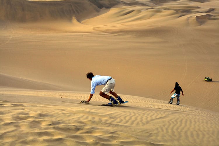 sandboarding-huacachina-peru