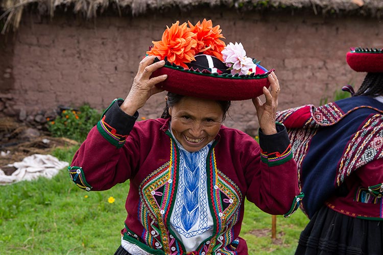 Peruvian andean women - montera