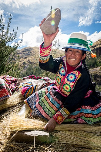 Qeswachaca Bridge women