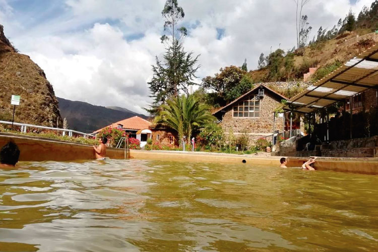 hot springs lares trek